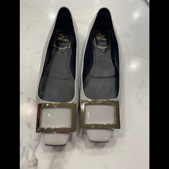 Roger Vivier Shoes - Roger Vivier Gray Patent Trompette Flats